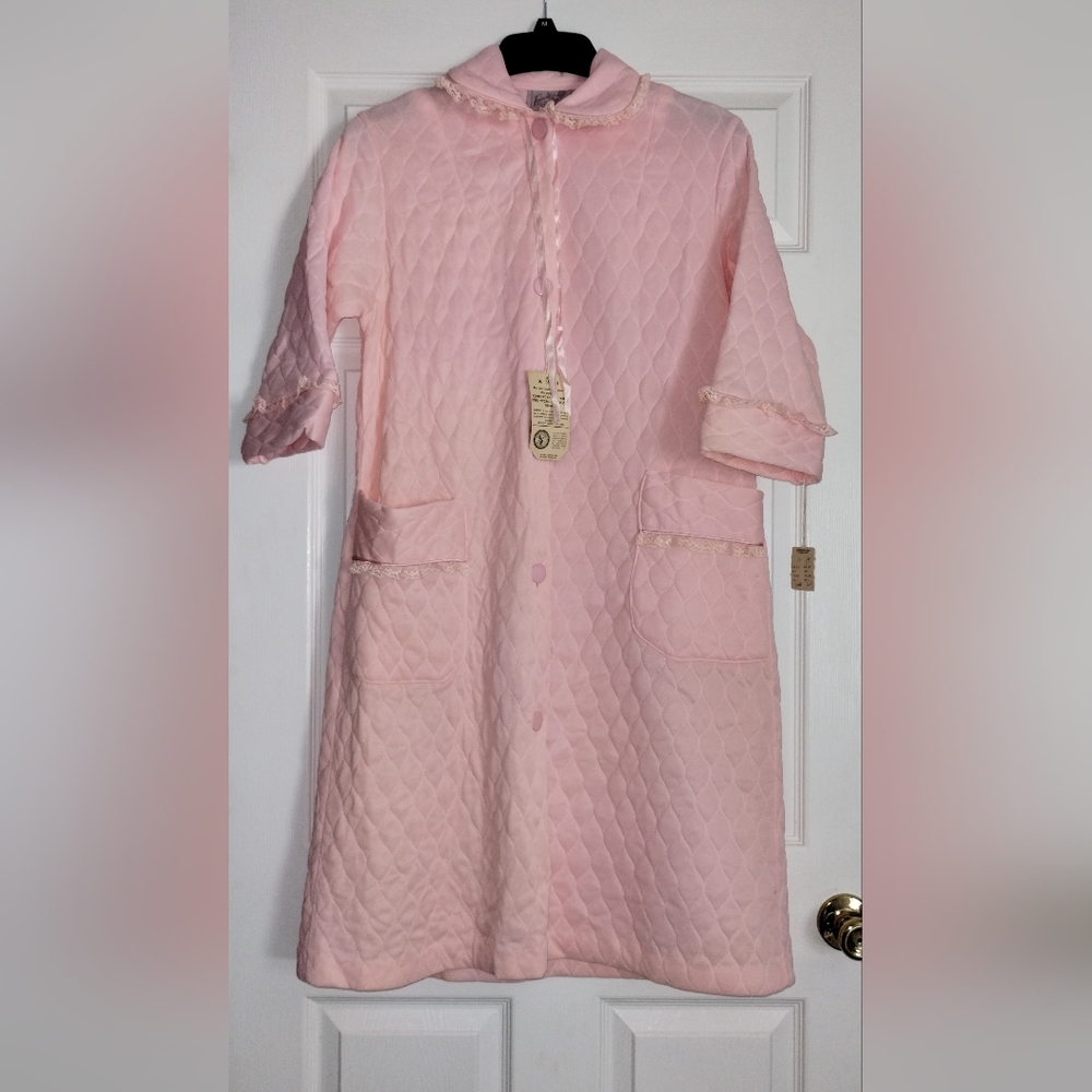 Vintage Leisure Life Pink Quilted Robe with Pockets
